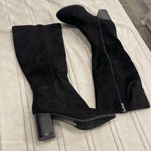 Elegant Black Knee-High Boots